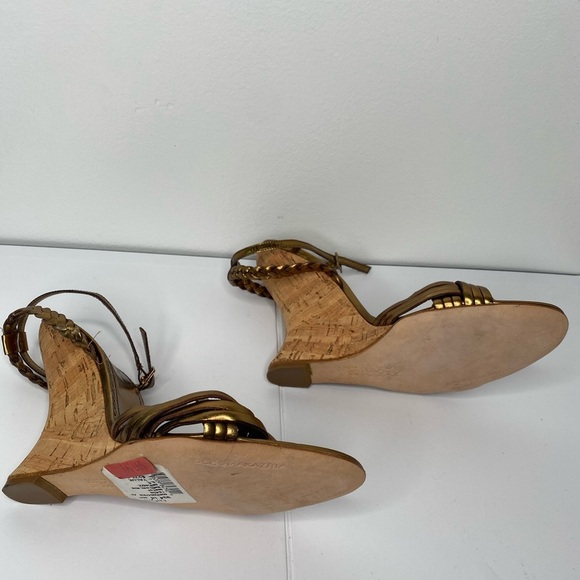 BCBGMaxazria NWT No Box Gold Strappy Women's Sandals. - Picture 9 of 11